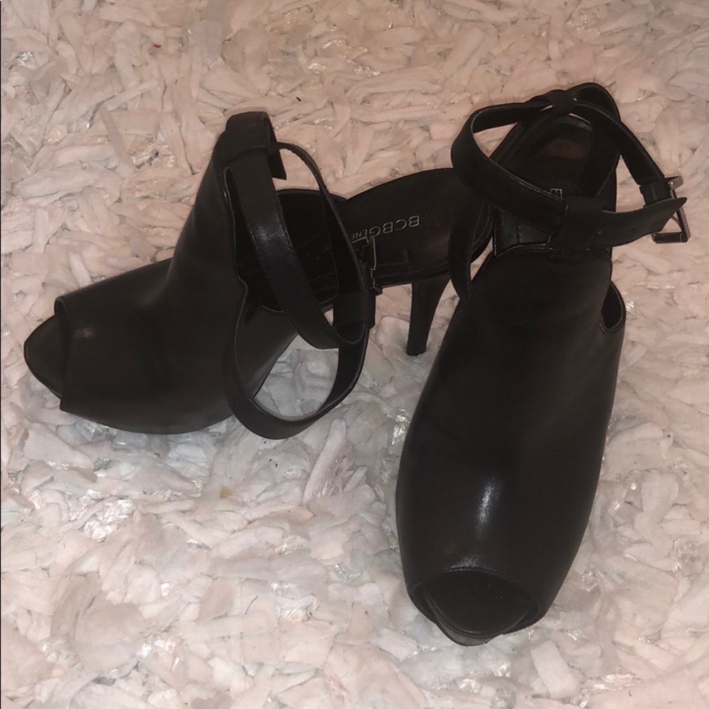 BCBG peep toe heel